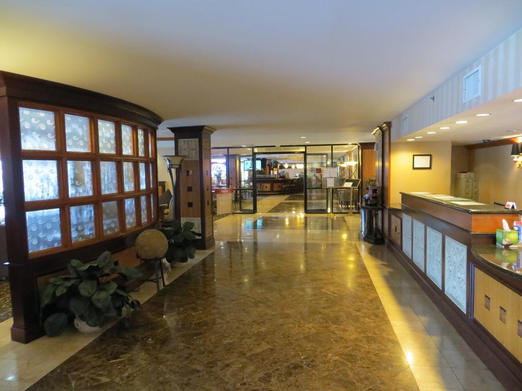 Gateway Hotel Dallas Park Central Buitenkant foto
