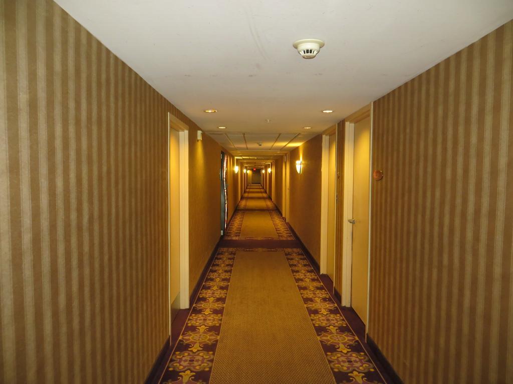 Gateway Hotel Dallas Park Central Buitenkant foto