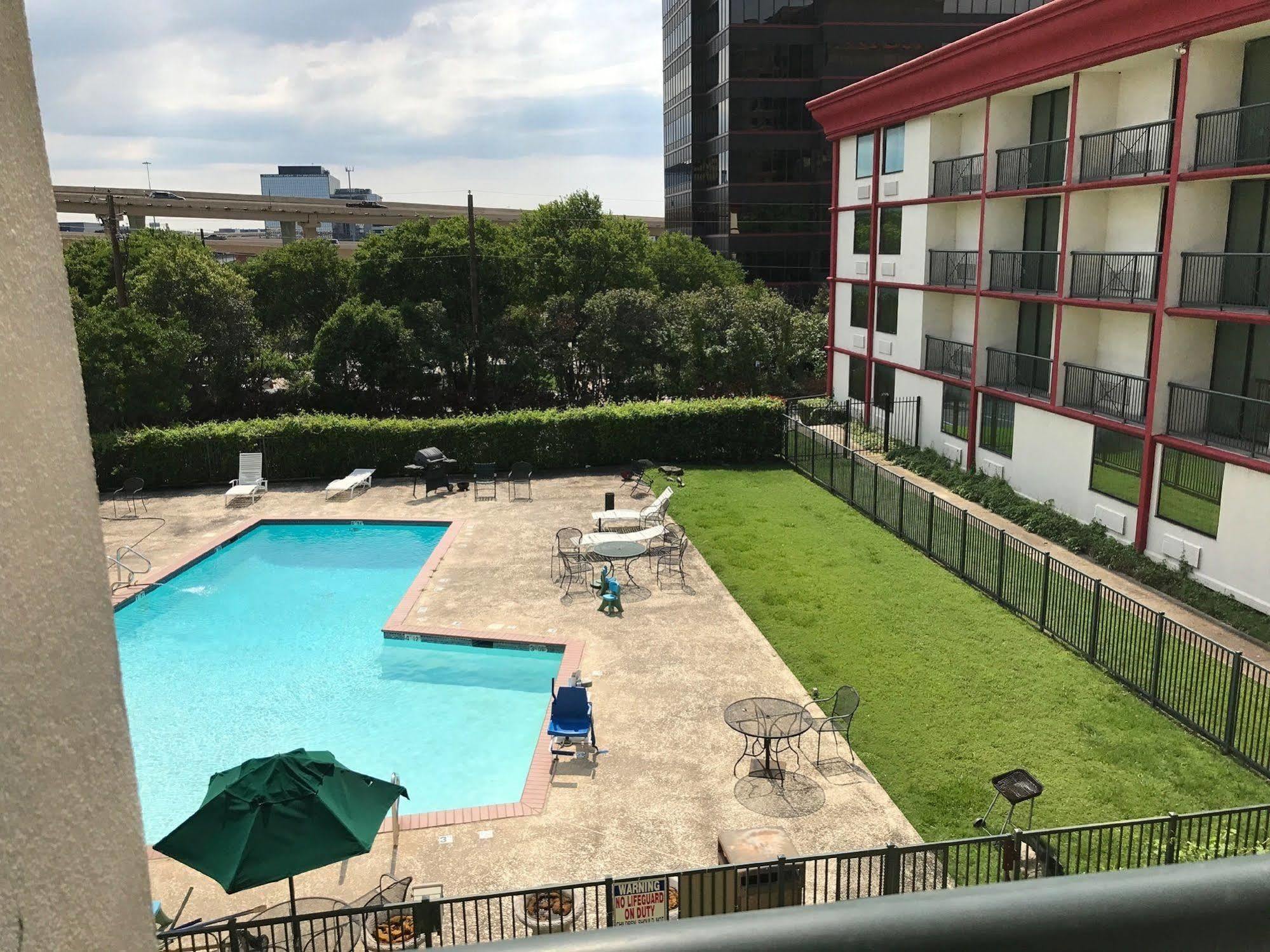 Gateway Hotel Dallas Park Central Buitenkant foto