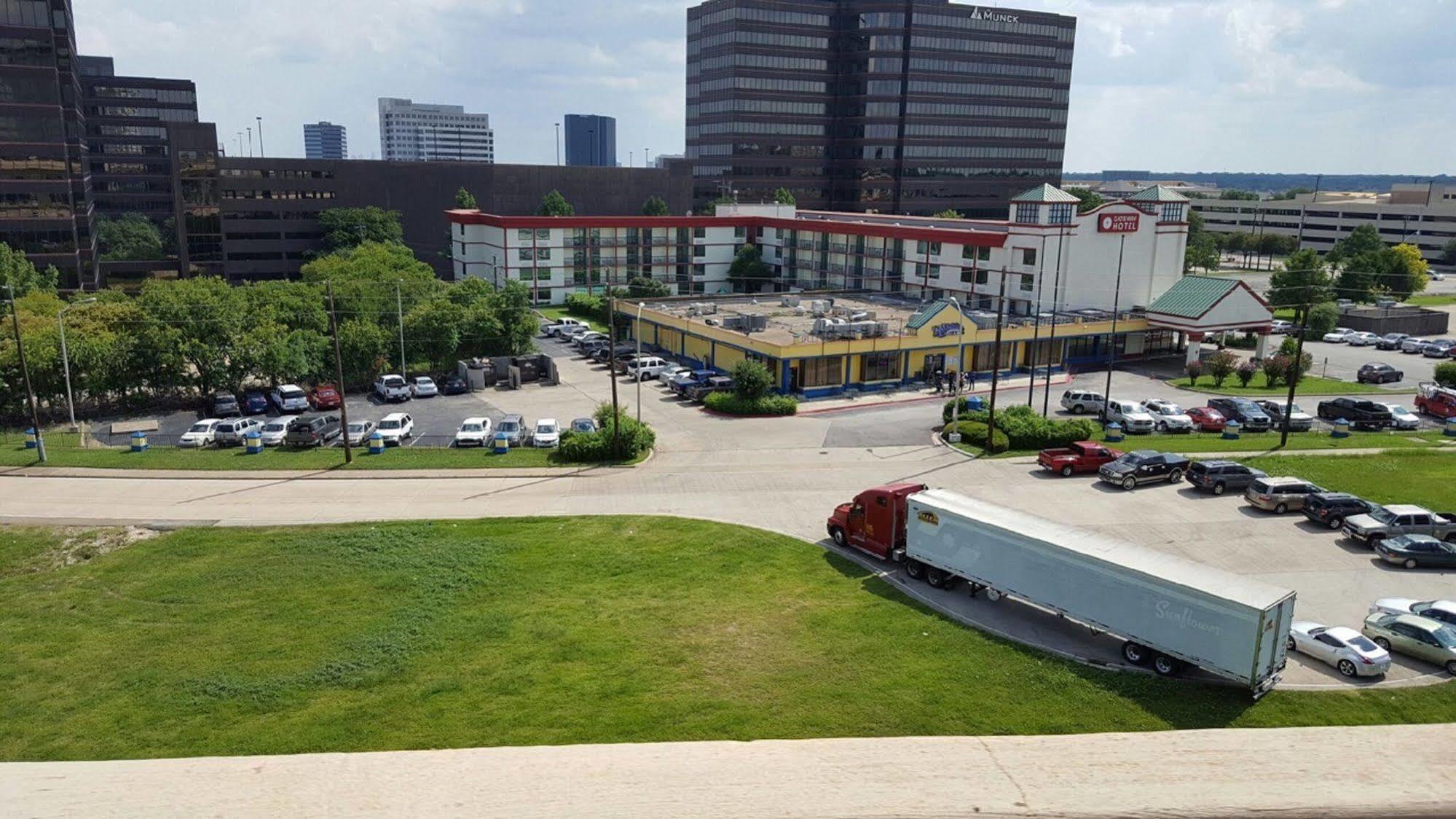 Gateway Hotel Dallas Park Central Buitenkant foto