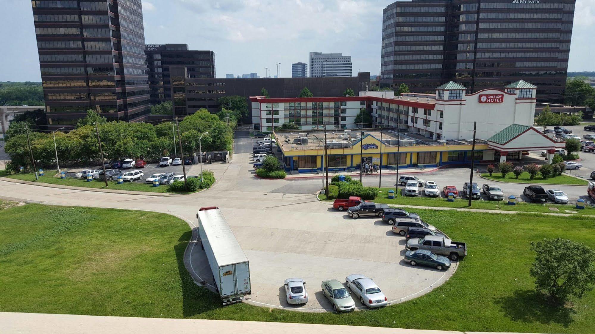 Gateway Hotel Dallas Park Central Buitenkant foto