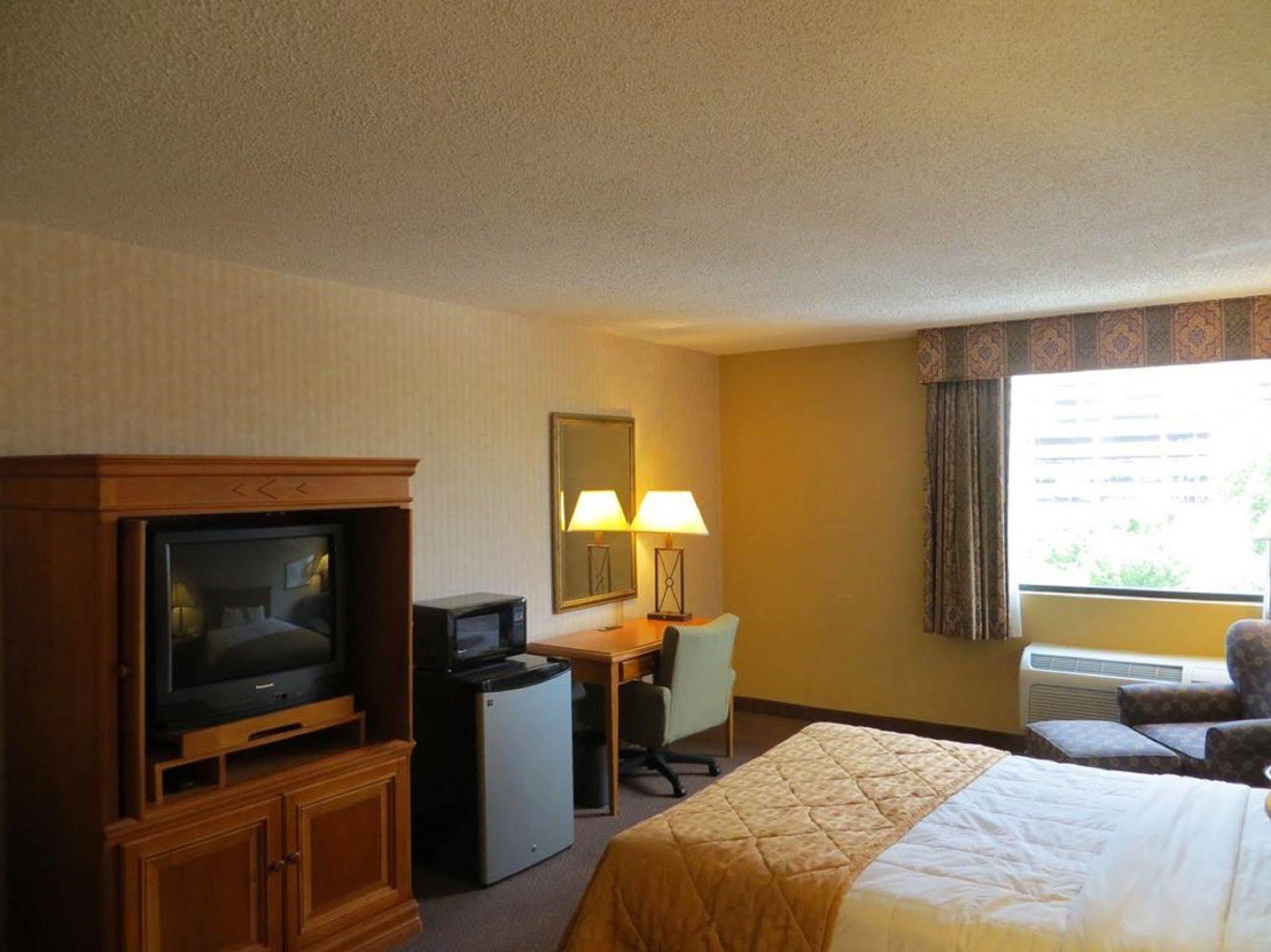 Gateway Hotel Dallas Park Central Buitenkant foto
